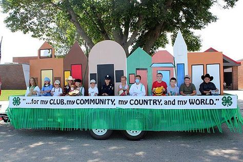 4 H Officer Installation Ideas, 4h Parade Float Ideas, 4h Float Ideas, 4 H Parade Floats, 4h Parade Float, 4-h Decorations, Ffa Parade Float Ideas, Basketball Float For Parade, 4-h Fair Pen Decorations