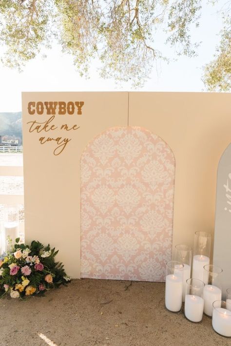 Head Over Boots Bridal Shower, Bridal Shower Last Rodeo, Western Couples Shower Ideas, Boots Bridal Shower Ideas, Western Bridal Shower Favors, Wedding Shower Themes Ideas Decor, Boots And Bubbly Decor, Cowboy Engagement Party, Country Wedding Shower Ideas