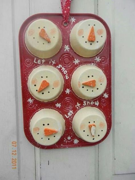 Cupcakes Decorados, Decor 2024, Navidad Diy, Christian Decor, Snowman Decorations, Snowman Crafts, Muffin Tin, Noel Christmas, Winter Crafts