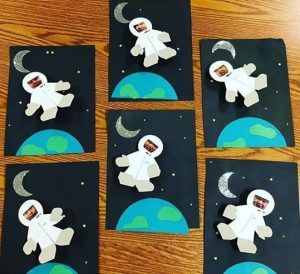 space themed astronaut craft « funnycrafts Space Crafts Preschool, Astronaut Craft, Outer Space Crafts, Space Theme Classroom, Space Theme Preschool, Space Lessons, Space Preschool, Space Crafts For Kids, Space Classroom