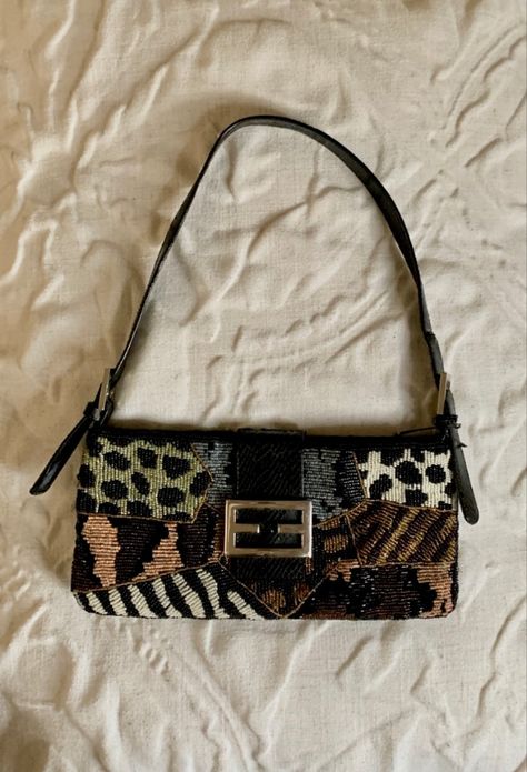 Fendi Beaded Bag, Vintage Purses Aesthetic, Cheetah Bag Outfit, Vintage Designer Purses, Fendi Beaded Baguette, Old Money Purse, Beaded Bag Outfit, Cool Purses, Fendi Aesthetic