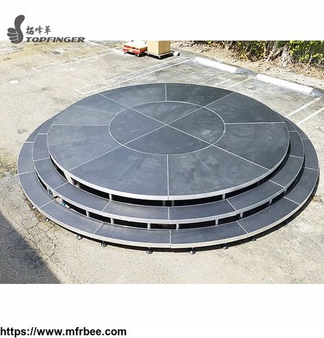 Platform Stage Design, Circle Platform Stage, Stage Platform, Portable Stage, Curved Chair, Theater Architecture, Outdoor Stage, Drama Ideas, Pink Platforms