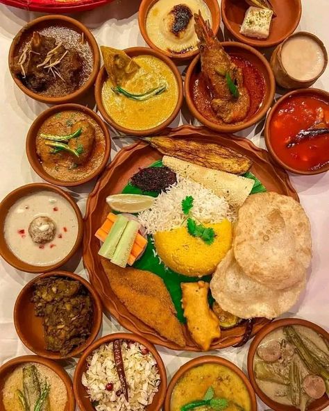 Bengali Thali, Lunch Thali, Indian Food Photography, Wedding Food Menu, Variety Food, Bengali Food, Fish Fry, Cookout Food, Easy Food Art