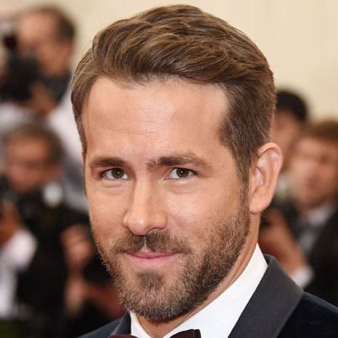 See the latest men's celebrity haircuts in 2021 and how male celebrities are styling their hair and beards. Get more looks and tips on hairstyles at www.baldandbeards.com #menshaircuts #malecelebrities #leonardodicaprio #malehaircuts #mensstyle #mensfashion #mensgrooming #menshair #celebrityhairstyles #ryanreynolds Ryan Reynolds Haircut, Oval Face Men, Male Haircuts, Heart Shaped Face, Heart Shaped Face Hairstyles, Beyonce Hair, Ryan O'neal, Hair Color Crazy, Face Shape Hairstyles