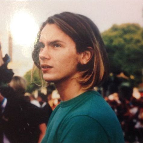 River Phoenix at Batman Premiere [1989] Upturned Nose, River Phoenix, Keanu Reeves, Johnny Depp, Role Models, Pretty People, Actors & Actresses, Phoenix, Batman