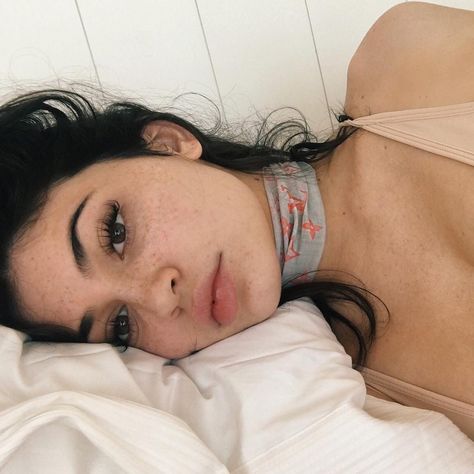 See this Instagram photo by @kyliejenner • 1.6m likes Kylie Jenner No Makeup, Maquillaje Kylie Jenner, Maquillage Kylie Jenner, Look Kylie Jenner, Estilo Kylie Jenner, Lily Cole, Jenner Makeup, Kylie J, Kim K Style