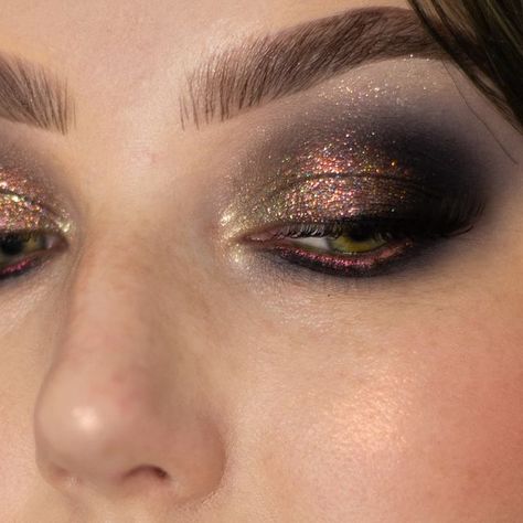 Brown Shimmer Eyeshadow Look, Shimmer Eyeshadow Looks, Silver Eyeshadow Looks, Brown Eye Shadow, Shiny Makeup, Sunset Palette, Silver Eyeshadow, Liquid Shadow, Lash Style