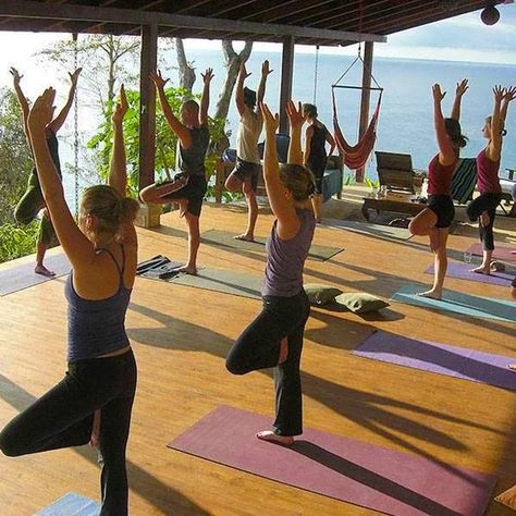 Top 5 Yoga Retreats in Costa Rica Ocean Yoga, Best Yoga Retreats, Costa Rica Resorts, Ashtanga Vinyasa Yoga, Yoga Iyengar, Yoga Posen, Outdoor Yoga, Costa Rica Travel, Yoga Photography