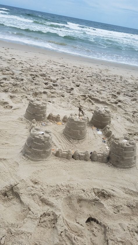 Beach Sandcastle, Sandcastle Aesthetic, Sand Castle Ideas Easy, Sand Castle Aesthetic, Sand Castles, Sandcastle Ideas, Sand Castle Ideas, Beach Sand Castles, Beach Instagram Pictures