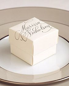 Place Card Ideas, Vintage Wedding Favors, Wedding Gifts Packaging, Party Places, Martha Stewart Weddings, Pretty Packaging, Paper Packaging, Wedding Place, Wedding Places