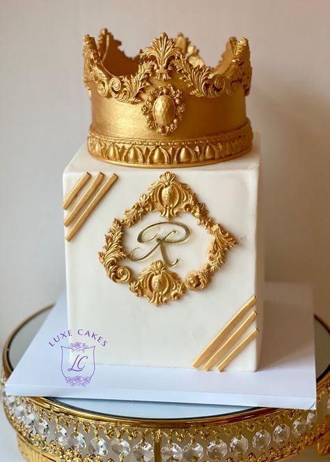 Cake Golden Birthday, Birthday Cake Designs For Boys, White And Gold Birthday Cake, White And Gold Birthday, White And Gold Cake, Square Cake Design, Gold Fondant, Golden Birthday Cakes, Birthday Poses