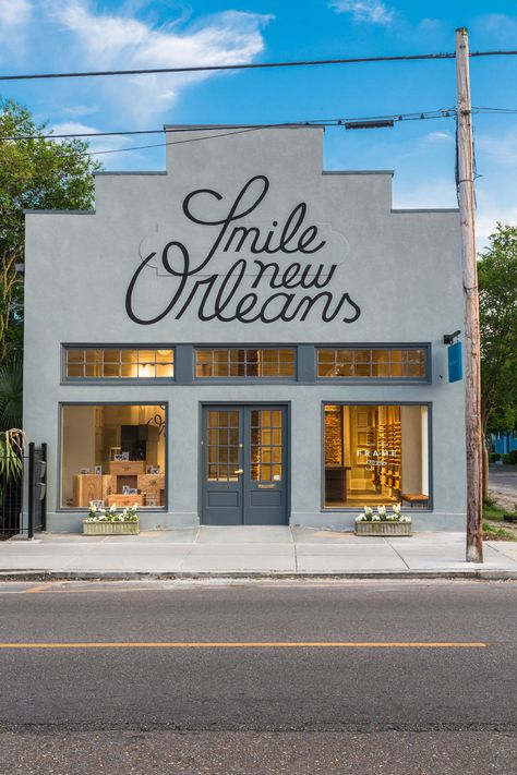 Warby Parker's New Orleans store. Photo: Warby Parker Coffee House Design, Coffee Shop Concept, Retail Facade, Shop Facade, Storefront Design, Concept Ideas, H Design, Shop House Plans, Shop Fronts