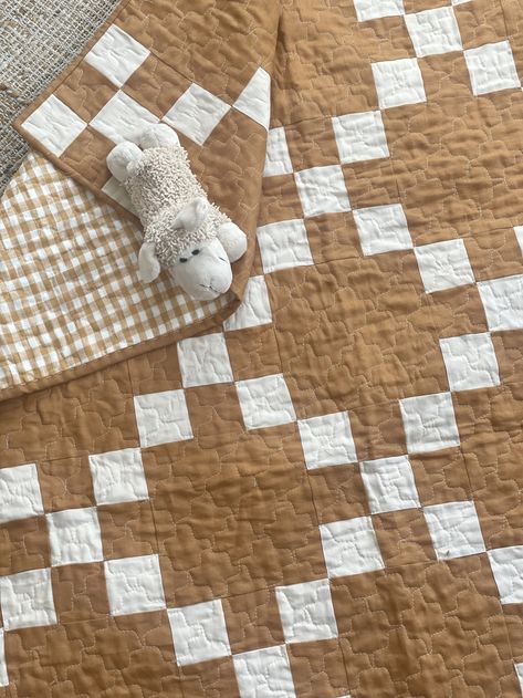 Full Quilt Size, Baby Patchwork Quilt Patterns, Quilt Patterns Vintage, Checkerboard Quilt Pattern, Easy Quilts That Look Complicated, Diy Easy Quilt, Twin Size Quilt Pattern Free, Patchwork Quilts Vintage, Vintage Patchwork Quilt