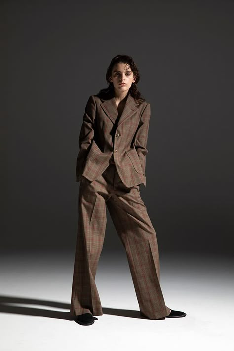 Blazer Women Aesthetic, Women Suit Outfits, Layered Suit, Grad Suits, Baggy Aesthetic, Retro Suits, Woman In Suit, Francoise Hardy, Professional Portrait