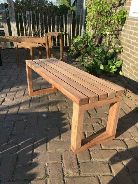 Best DIY Wood Garden Bench Plans Klein Balkon Decor, Garden Bench Plans, Diy Bench Outdoor, Homemade Tables, Wood Garden, Diy Patio Furniture Cheap, Classroom Furniture, Diy Classroom, Diy Furniture Easy