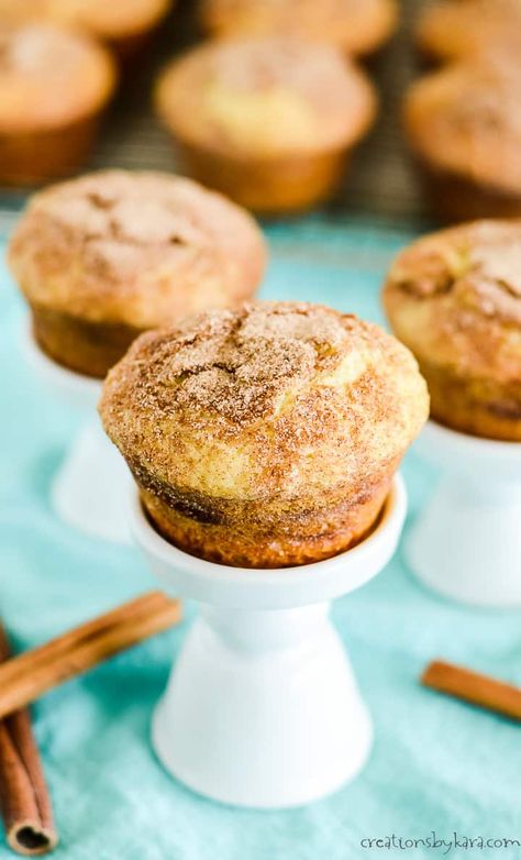 Sour Milk Recipes, Cinnamon Muffins Recipe, Cinnamon Swirl Muffins, Cream Bread Recipe, Recipe With Sour Cream, Muffin Recipes Cinnamon, American Cupcakes, Swirl Muffins, Cinnamon Sugar Muffins