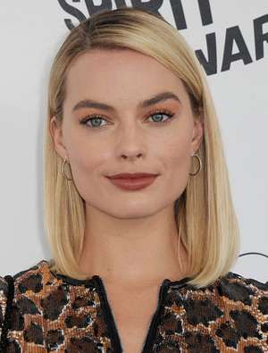 Margot Robbie Short Hair, Margot Robbie Hair, Glasses For Oval Faces, Goodbye Christopher Robin, Oval Face Hairstyles, Oval Face Shapes, Martin Scorsese, Oval Faces, Figure Skater