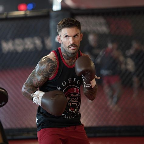 Pro MMA fighter and former UFC Bantamweight Champion Cody Garbrandt rocking our Pop laced up series gloves! ⁠ ⁠ Our gloves are comfortable, strong, and made to last. tested by professionals, built by experts. ⁠ ⁠ #mma #ufc #codygarbrandt #boxinggloves #gloves Cody Garbrandt, Clear Backpack, Professional Boxer, Boxing Glove, Pool Coping, The Cradle, Black Gloves, Mma Fighters, Deer Skin