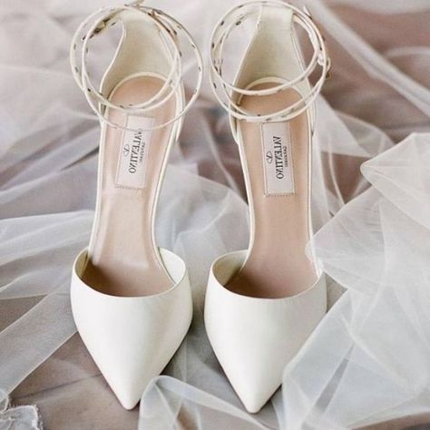 Things She Loves! (@thingsheloves_) • Instagram photos and videos Pretty Wedding Shoes, Fall Wedding Shoes, Royal Blue Heels, Pencil Heels, Outdoor Fall Wedding, Prom Heels, Satin Pumps, Blue Heels, Bridal Fashion Week