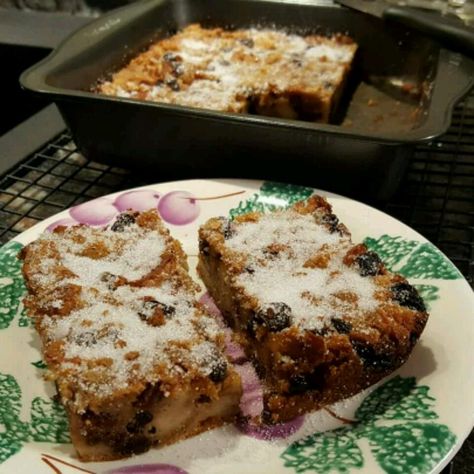 British Bread Pudding English Bread Pudding Recipe, English Bread Pudding, British Bread, Traditional Bread Pudding, Classic Bread Pudding, English Bread, Best Bread Pudding Recipe, Rhubarb Bread, Puding Roti