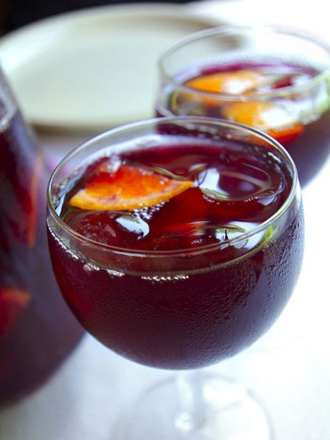 Sangria+Recipe+Easy Simple Smoothies, Sparkling Sangria, Easy Sangria Recipes, Cookie Exchange Ideas, Cocktails And Dreams, Summertime Drinks, My Bar, Sangria Recipes, Easy Smoothies