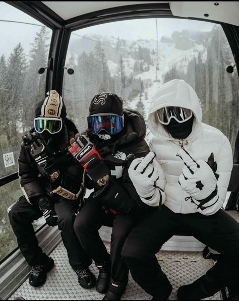 Snowboarding Outfit Mens, Snow Outfit Men, Ski Outfit Men, Snowboarding Pics, Winter Baddie, Ski Fit, Desert Outfit, Ski Pics, Motocross Gear