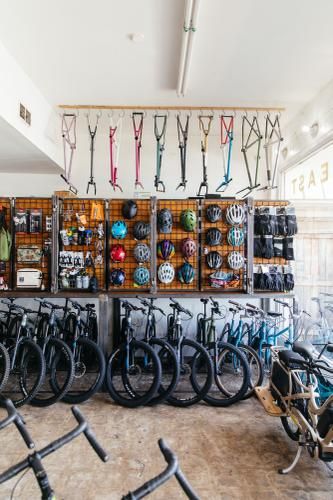 Garage Bike Shop, Bike Shop Aesthetic, Bike Shop Interior Design, Cycle Store Design, Bicycle Shop Design, Bike Shop Ideas, Bicycle Cafe, Bike Cafe, Bike Storage Garage