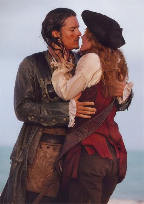 Pirates of The Caribbean Kiss part 1 Elizabeth Swan And Will Turner, Elizabeth Turner Pirates, Pirate Love Aesthetic, Pirate Couple Aesthetic, Pirates Of The Caribbean Will Elizabeth, Will Turner And Elizabeth Swan Costume, Elizabeth And Will Turner, Will Turner Aesthetic, Orlando Bloom Aesthetic