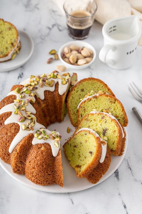 Bundt Cake Pistachio, Pistachio Pudding Dessert, Pistachio Bundt Cake, Pistachio Pudding Cake, Chocolate Chip Pudding, Chocolate Chip Pudding Cookies, Pistachio Pudding, Chocolate Bundt Cake, Pistachio Cake