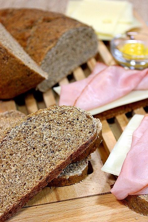 Dark and Delicious Homemade Rye Bread with Dill Dill Rye Bread Recipe, Dill Bread Recipe, Dill Bread, Homemade Rye Bread, Rye Bread Recipe, Sourdough Rye, Rye Bread Recipes, Dill Recipes, Homemade Bread Easy