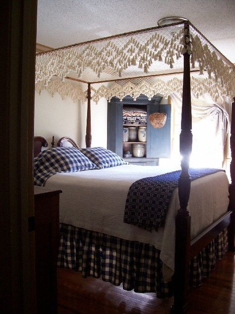 ~theprimitivestitcher~ primitive colonial 4-post canopy bed hand tied Colonial Bed, Prim Bedrooms, Colonial Bedrooms, Diy Farmhouse Bedroom, Colonial Bedroom, Colonial Decorating, Country Colonial, Colonial Home Decor, Primitive Bedroom