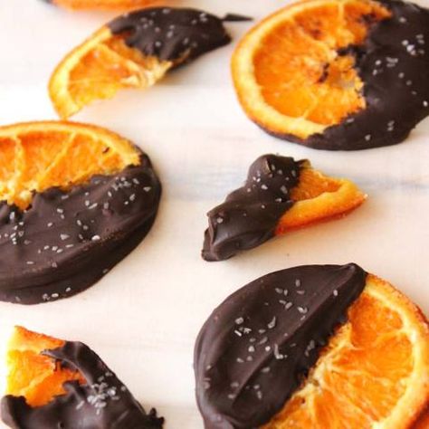 . Candied Oranges, Fake Chocolate, Candied Orange Slices, Dessert Oreo, Candied Orange, Desserts Vegan, Candied Fruit, Slices Recipes, Dessert Options