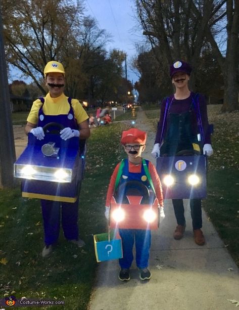 Mario Kart Costumes Diy, Mario Kart Diy, Diy Mario Kart, Mario Costume Diy, Wagon Halloween Costumes, Wagon Costume, Mario Kart Costumes, Stroller Costume, Mario Halloween Costumes