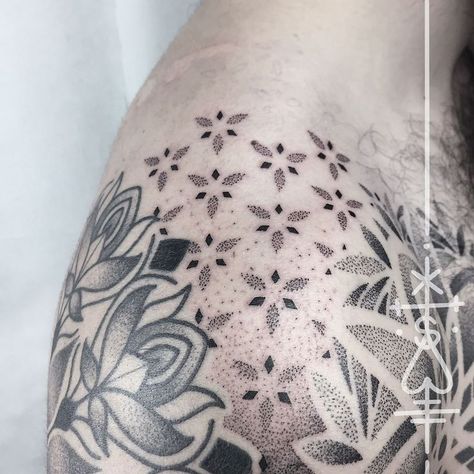 Geometric Tattoo Filler, Mandala Arm Tattoo, Gap Filler Tattoo, Dotwork Tattoo Mandala, Tattoo Sleeve Filler, Geometric Mandala Tattoo, Geometric Sleeve Tattoo, Tattoo Filler, Tattoo Background