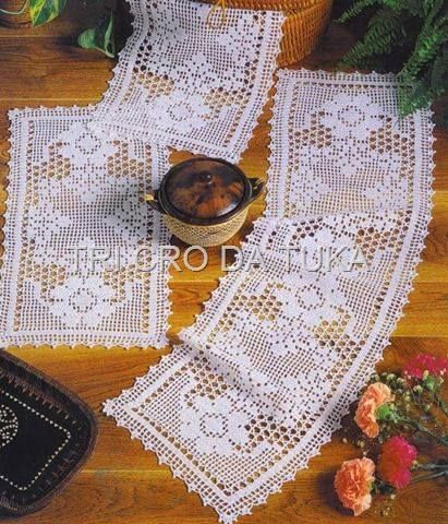 l' uncinetto di Adriana Crochet Table Runner Pattern, Filet Crochet Charts, Crochet Bedspread Pattern, Fillet Crochet, Crochet Curtains, Crochet Table Runner, Crochet Filet, Crochet Doily Patterns, Crochet Borders