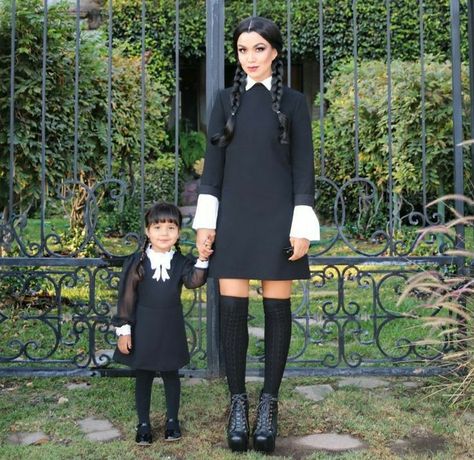 Mean Girls Mom, Mother Daughter Halloween Costumes, Mother Daughter Costumes, Mom And Baby Costumes, Addams Family Halloween Costumes, Addams Family Halloween, Mother And Daughter Dresses, Mom Halloween Costumes, Addams Familie