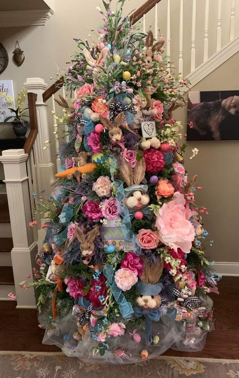 Spring Tree Ideas, Spring Christmas Tree Ideas, Easter Christmas Tree Ideas, Easter Tree Ideas, Spring Tree Decorations, Themed Trees, Floral Christmas Tree, Valentine Tree, Holiday Trees