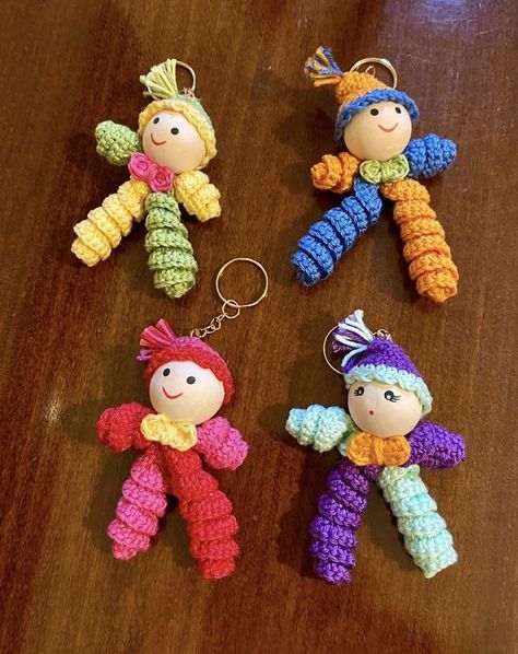 Worm Crafts, Knitting Bear, Kids Presents, Scrap Crochet, Crochet Applique Patterns Free, Crochet Baby Dress Pattern, Easy Crochet Animals, Beginner Crochet Tutorial, Worry Dolls