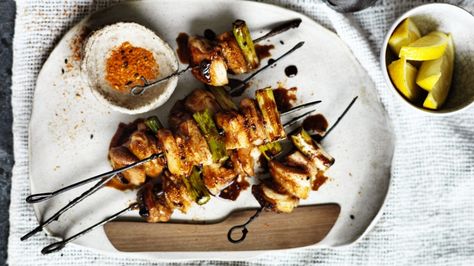 50 Japanese recipes to master at home Yakitori Chicken, Beef Tataki, Japanese Potato, Cultural Recipes, Mains Recipes, Street Restaurant, Asia Photography, Autumn Fruit, Bowl Of Rice