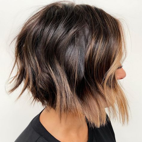 Partial Balayage, Short Brunette Hair, Short Hair Highlights, Hair Highlights And Lowlights, Chic Short Hair, Short Dark Hair, Brunette Hair With Highlights, Balayage Hair Dark, Short Brown Hair