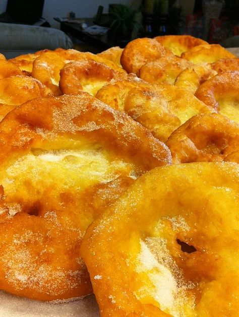 Malasadas Recipe Portuguese, Malasadas Recipe, Calzone Recipe Easy, Gut Recipes, Best Breads, Calzone Recipe, Fried Bread, Portuguese Desserts, Fab 5