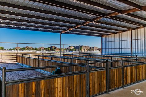 Horse Stalls With Runs, Barndominium Ideas With Horse Stalls, Horse Runs With Shelter, Horse Barndominiums, Roping Arena Ideas, Western Stable, Equine Stables, Dream Barn Stables, Cattle Corrals