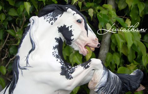 custom breyer horses - Google Search Bryer Horses, Horse Rearing, Toy Horses, Breyer Horse, Horse Inspiration, Horse Statue, Horse Artwork, Painted Pony, Custom Horse