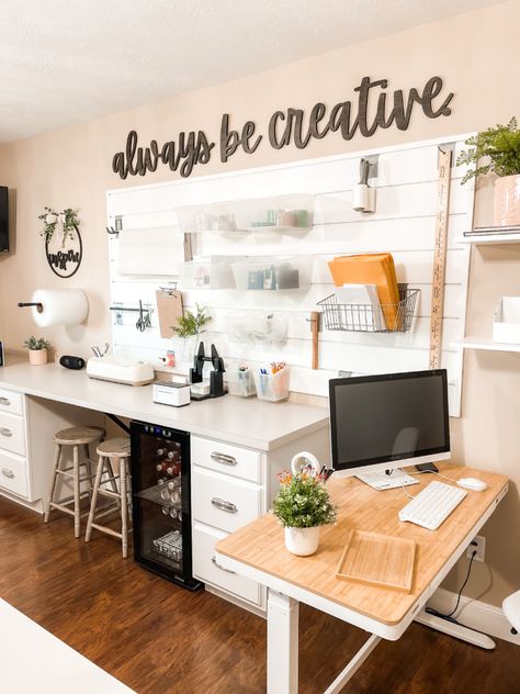 Room Ideas Craft, Storage Craft Room, Craft Room Inspiration, Decor With Wood, Basement Craft Rooms, Office Craft Room Combo, Office Craft Space, Craft Room Ideas, Small Craft Rooms