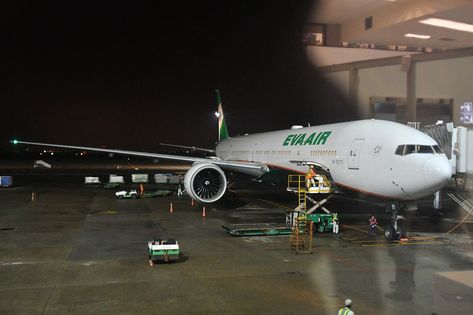 7 Reasons EVA Air Is the Most Overlooked Transpacific Business Class Eva Air, First Class Flights, Air Flight, Best Credit Cards, Boeing 777, Business Class, Hello Kitty, Kitty