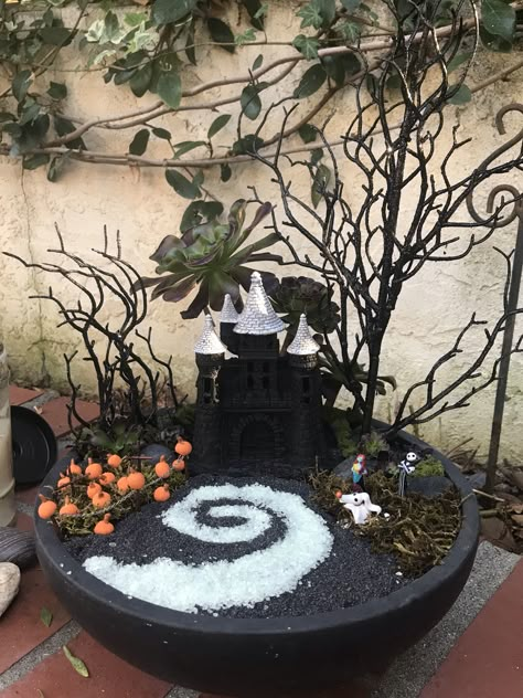 Goth Yard Decor, Nightmare Before Christmas Terrarium, Witchy Fairy Garden, Gothic Fairy Garden, Goth Fairy Garden, Gothic Terrarium Ideas, Goth Outdoor Decor, Goth Patio Decor, Spooky Garden Ideas