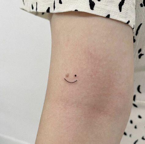 Smiley Tattoo, Tattoo Knee, Drawing Prompts, Creative Drawing Prompts, Drawing Prompt, 2025 Vision, Creative Drawing, The Rise, Tattoos And Piercings