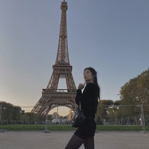 Paris Vibes, Jennie Kim, Autumn Inspiration, Blackpink Jennie, Eiffel Tower, Black Pink, Paris, France, Travel