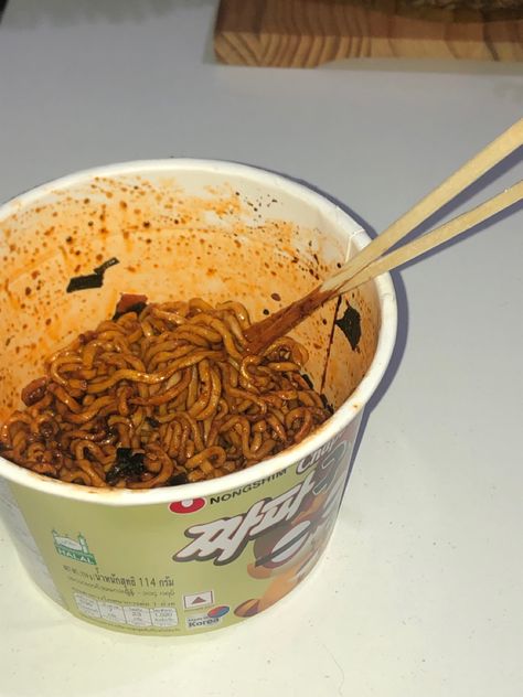 Korean Instant Noodles Aesthetic, Instant Noodles Aesthetic, Noodles Snap, Noodles Aesthetic, Korean Instant Noodles, Box Aesthetic, Live Deliciously, Big Snacks, Korean Noodles