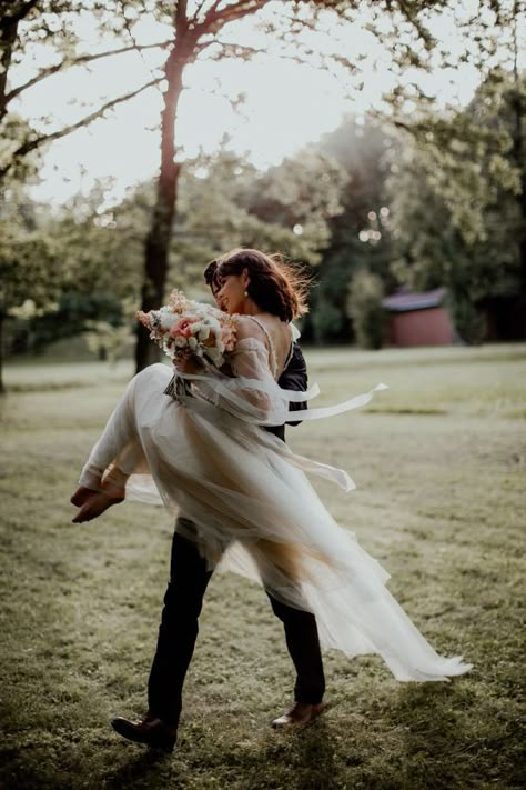 Polish Wedding, Secret Garden Wedding, Wedding Picture Poses, Ethereal Wedding, Wedding Photography Styles, Wedding Session, Wedding 2024, Photo Couple, Wedding Photo Inspiration